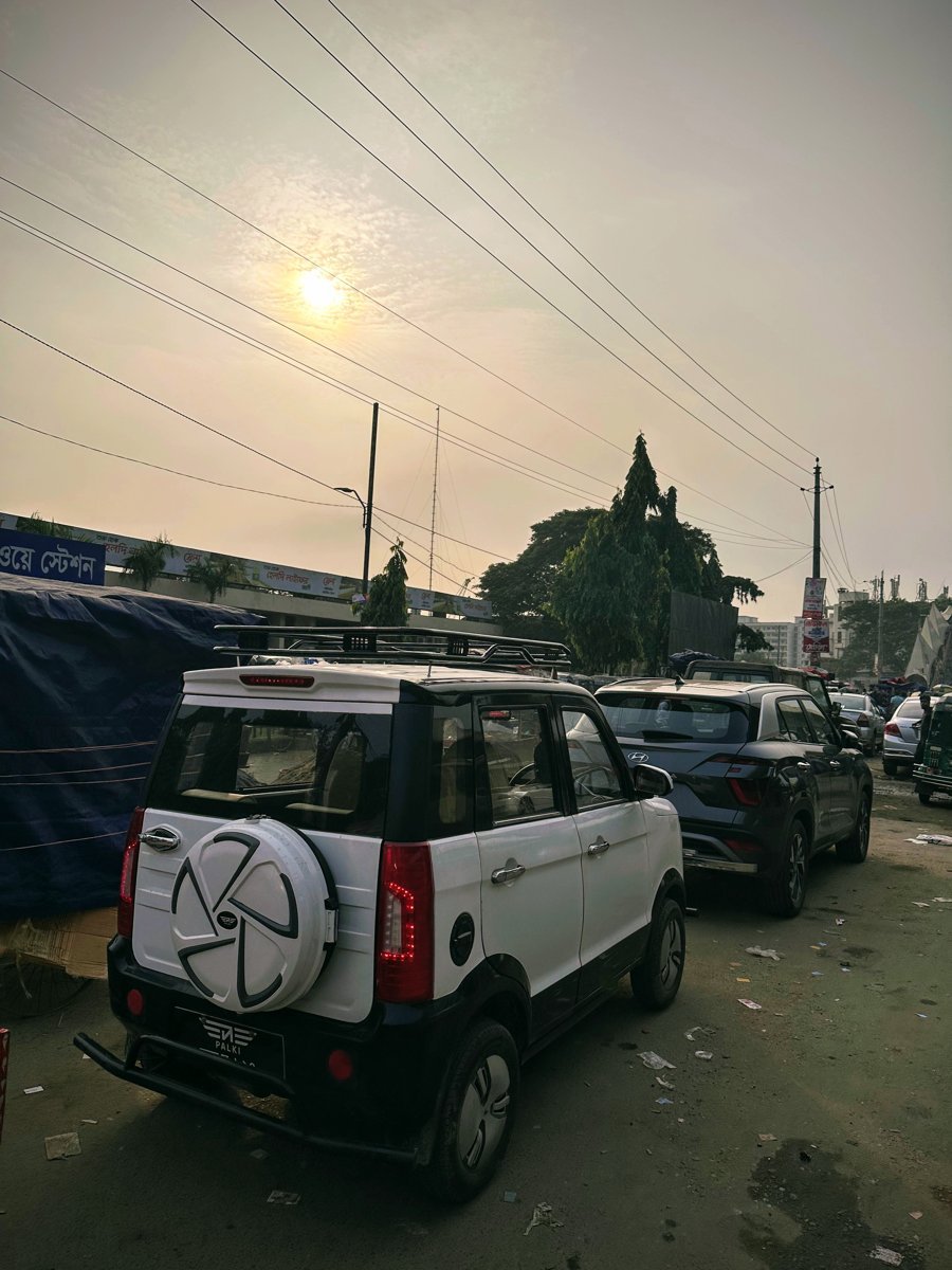 Cityboy V2 rear view in city traffic at sunset